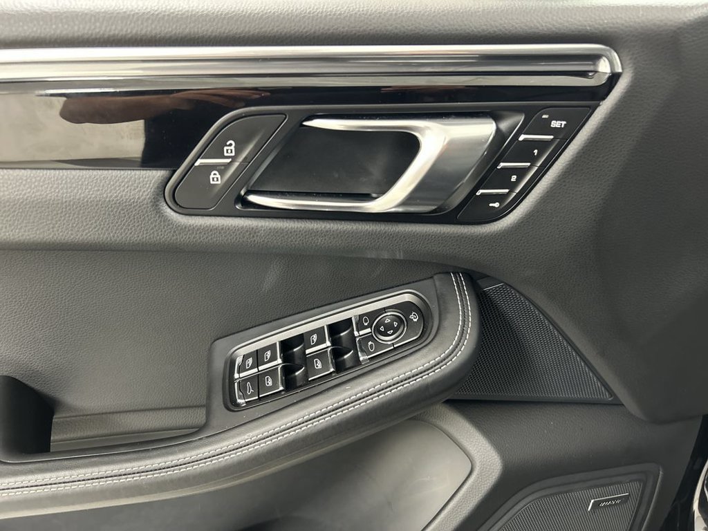 Certified 2026 Porsche Macan Turbo AWD/4WD image 11