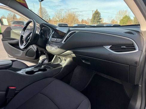 Used 2024 Chevrolet Malibu LT image 32