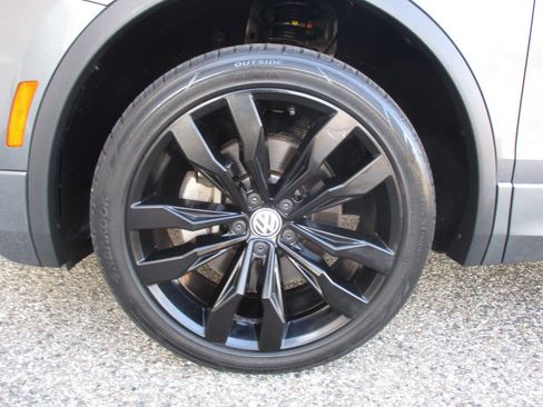 Used 2021 Volkswagen Tiguan SE R-Line image 33