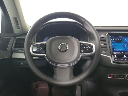 Used 2025 Volvo XC90 B5 Core AWD/4WD image 16