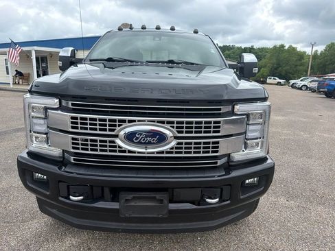 Used 2019 Ford F250 Platinum w/ Platinum Ultimate Package AWD/4WD image 3