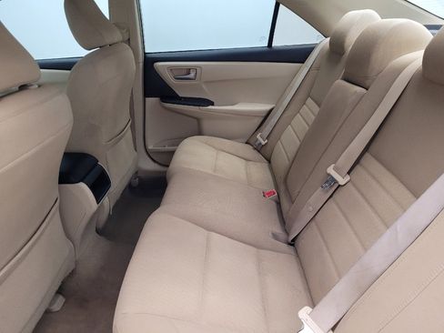 Used 2016 Toyota Camry SE image 18