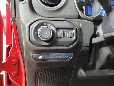 Used 2022 Jeep Wrangler Unlimited Sahara w/ Cold Weather Group AWD/4WD image 13