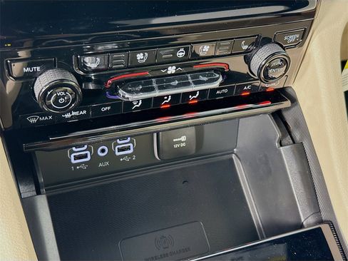 New 2025 Jeep Grand Cherokee Limited w/ Luxury Tech Group II image 12