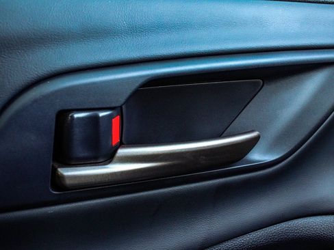 Used 2024 Toyota Crown XLE image 9