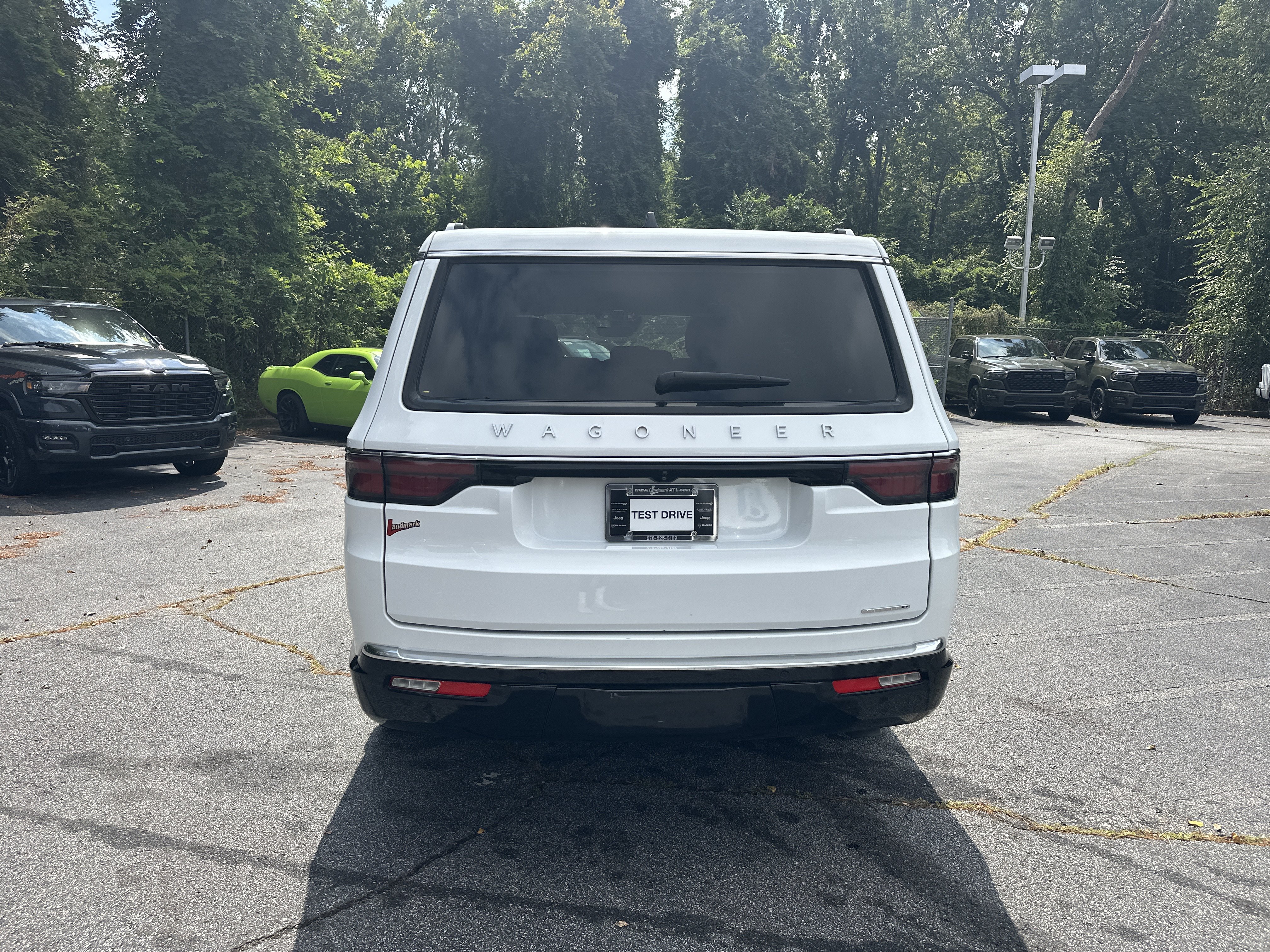 Used 2024 Jeep Wagoneer Series II w/ Flexible Seating Group RWD image 8