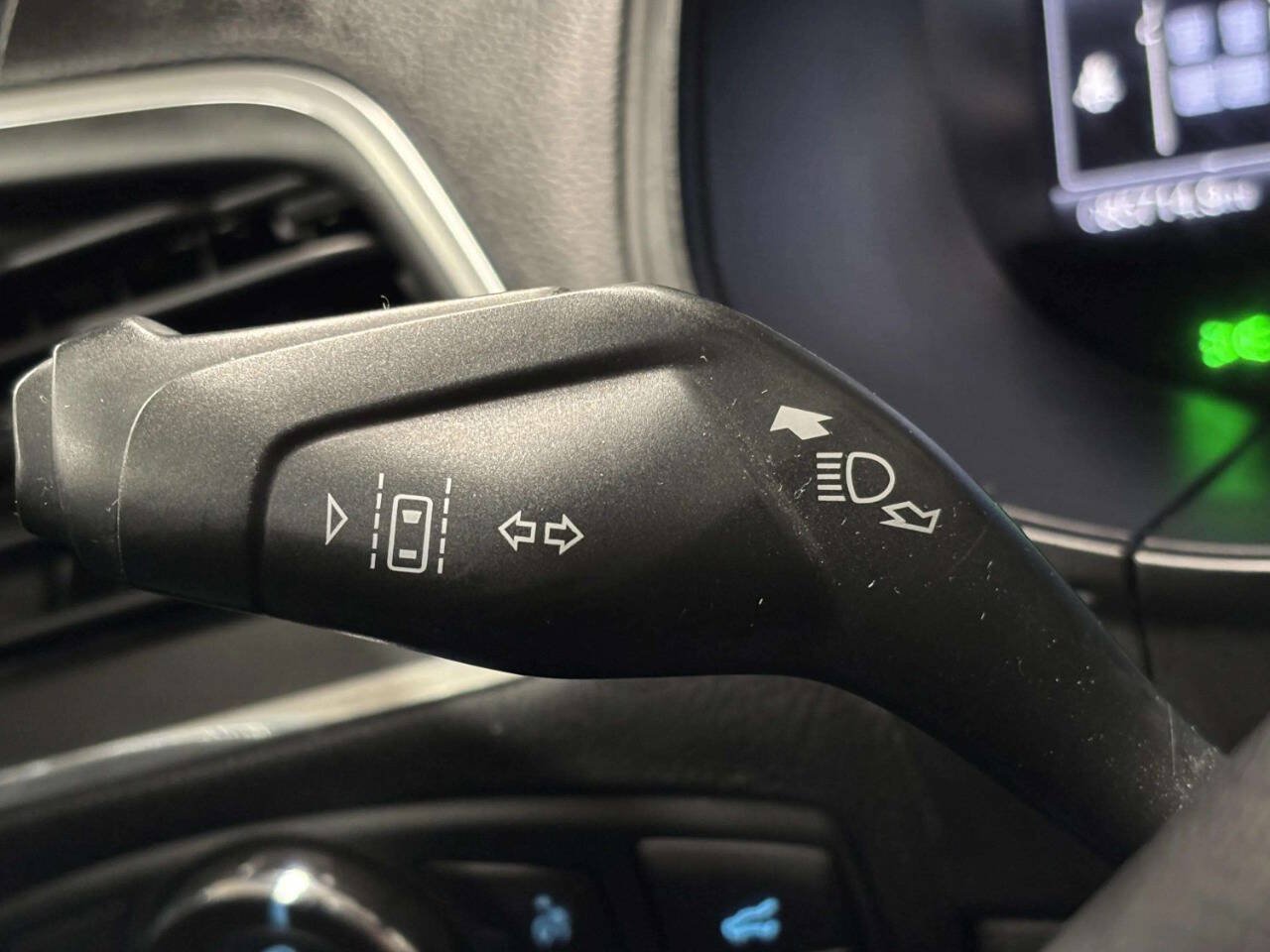 Used 2022 Ford Edge Titanium w/ Equipment Group 301A AWD/4WD image 38