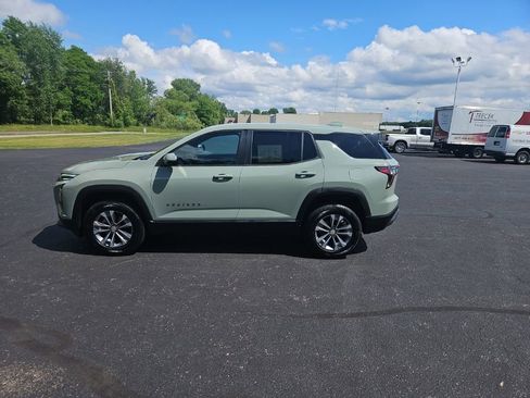 Used 2025 Chevrolet Equinox LT FWD image 4