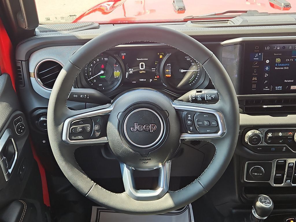 Used 2025 Jeep Wrangler Unlimited Sahara w/ Safety Group AWD/4WD image 10