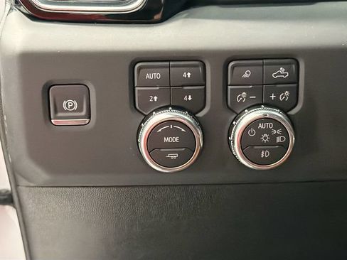 Used 2024 GMC Sierra 2500 Denali Ultimate AWD/4WD image 10