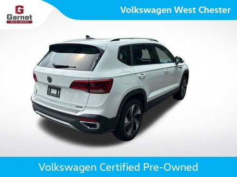 Used 2024 Volkswagen Taos SE w/ Panoramic Sunroof Package AWD/4WD image 5