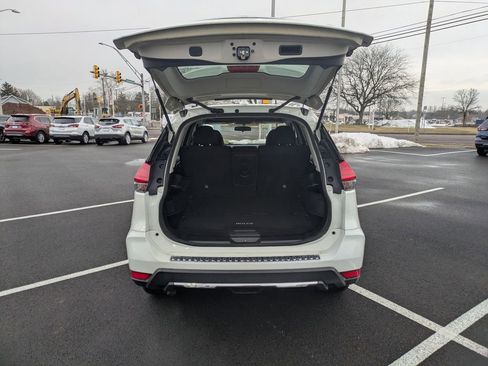 Used 2017 Nissan Rogue SV w/ Sun & Sound Touring Package image 22