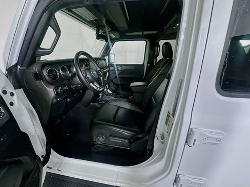 Used 2022 Jeep Wrangler Unlimited Sahara AWD/4WD image 13