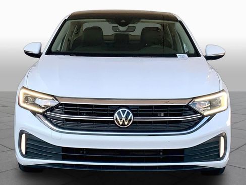 Used 2023 Volkswagen Jetta SEL FWD image 4