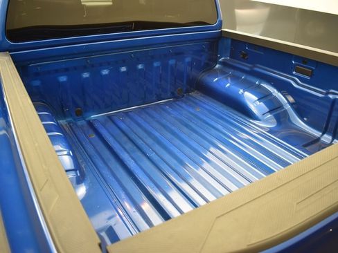 Used 2024 Nissan Frontier SV image 34