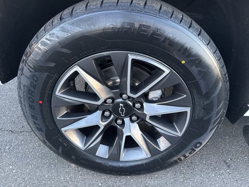 Used 2022 Chevrolet Suburban Z71 image 11