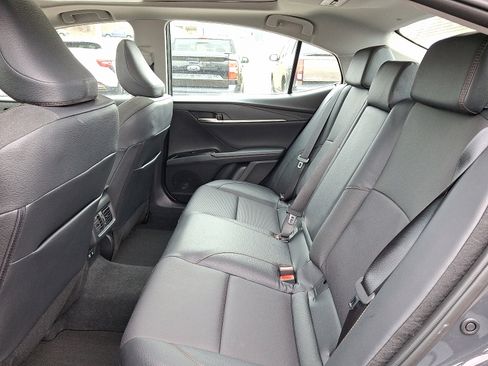 Used 2025 Toyota Camry image 10