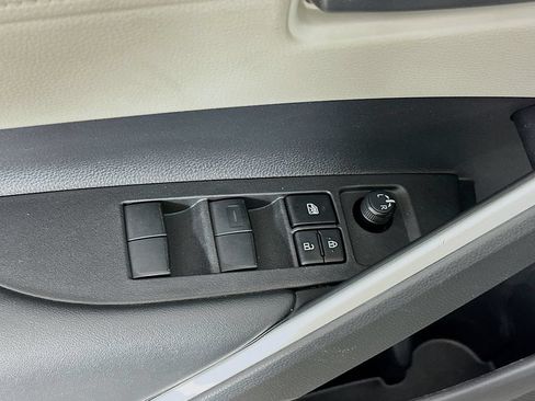 Used 2025 Toyota Corolla Cross L AWD/4WD image 19