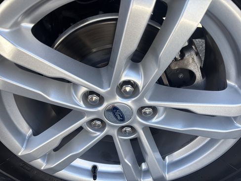 Used 2022 Ford Explorer XLT image 12