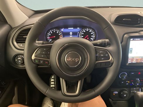 Used 2022 Jeep Renegade Latitude AWD/4WD image 16