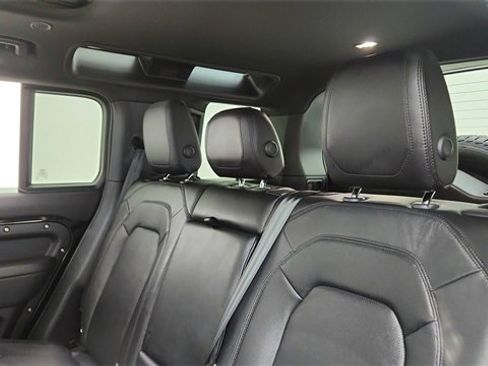 Used 2024 Land Rover Defender 110 S image 28