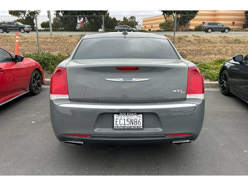 Used 2018 Chrysler 300 C w/ Sun, Sound & Nav Package RWD image 4