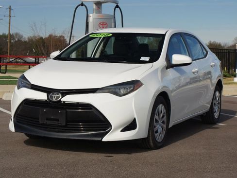 Used 2018 Toyota Corolla LE image 21