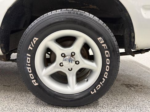 Used 2000 Toyota Tacoma 2WD Xtracab image 9