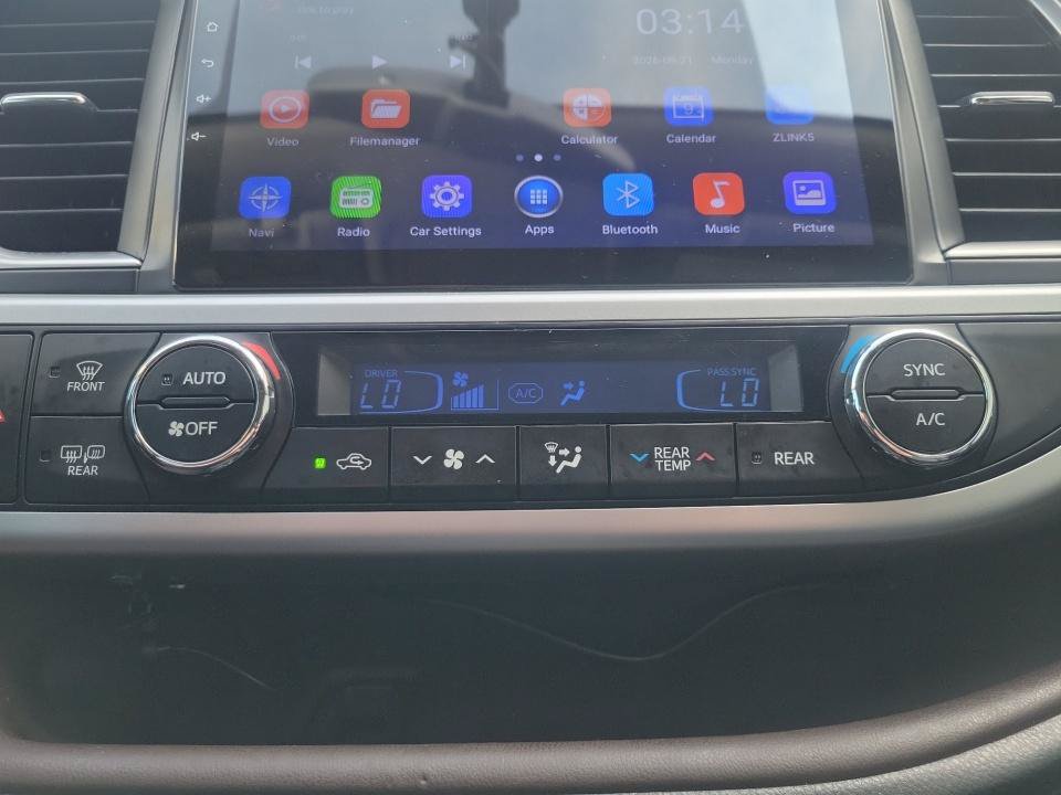 Used 2014 Toyota Highlander XLE FWD image 22