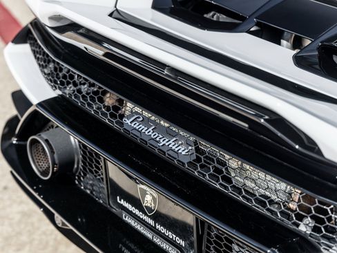 Used 2020 Lamborghini Huracan EVO image 16