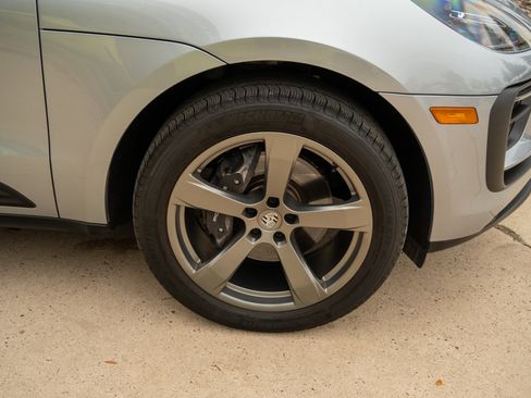 Used 2022 Porsche Macan image 44