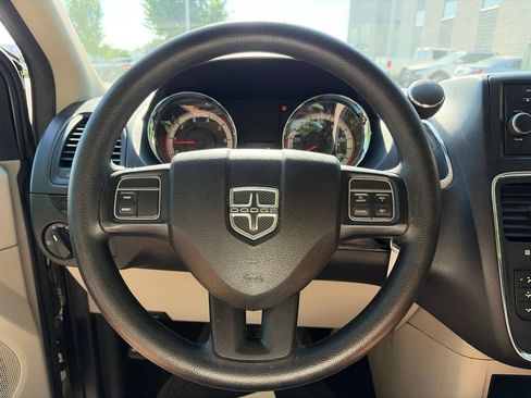 Used 2016 Dodge Grand Caravan American Value Package FWD image 7