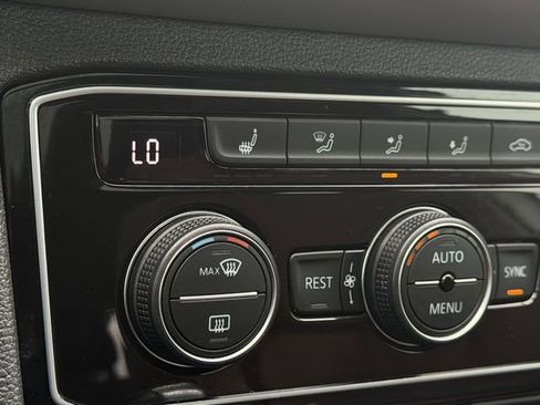 Used 2023 Volkswagen Atlas SEL AWD/4WD image 18