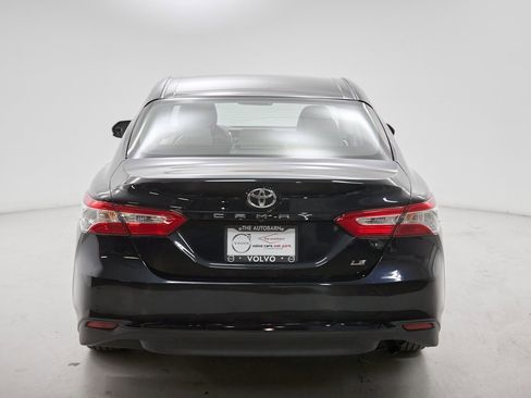 Used 2018 Toyota Camry LE image 8