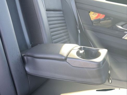 Used 2025 Land Rover Discovery Sport S image 20