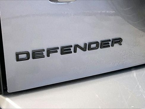 Used 2024 Land Rover Defender 110 S image 23