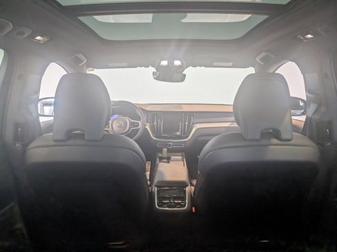 Used 2022 Volvo XC60 B6 R-Design w/ Advanced Package image 31