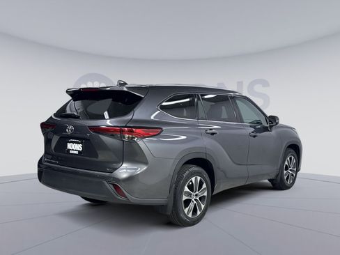Used 2022 Toyota Highlander XLE FWD image 20
