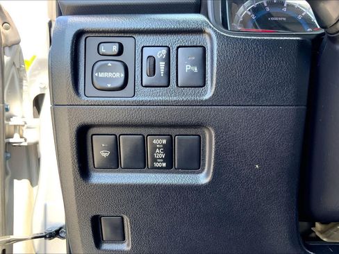 Used 2017 Toyota 4Runner Limited AWD/4WD image 33