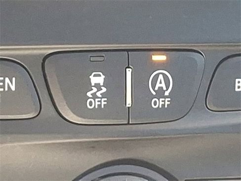 Used 2017 Jeep Cherokee Overland w/ Technology Group image 28