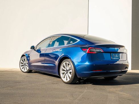 Used 2018 Tesla Model 3 Mid Range RWD image 5