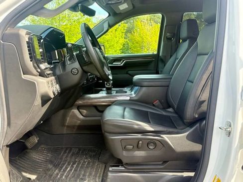 Used 2023 Chevrolet Silverado 1500 LTZ w/ Technology Package AWD/4WD image 27