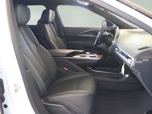 New 2026 Cadillac Lyriq Sport w/ LPO, ONYX Package AWD/4WD image 18