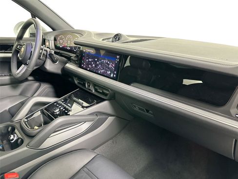 Certified 2026 Porsche Cayenne Coupe AWD/4WD image 29