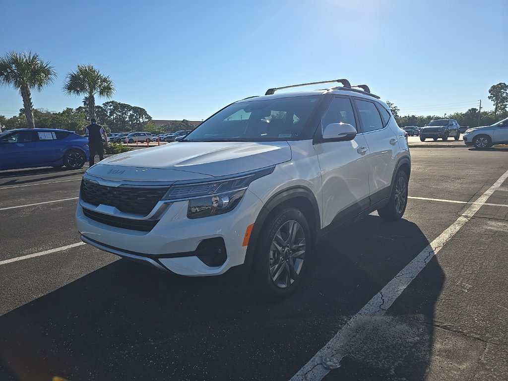 Certified 2023 Kia Seltos S w/ Navigation Package FWD image 5