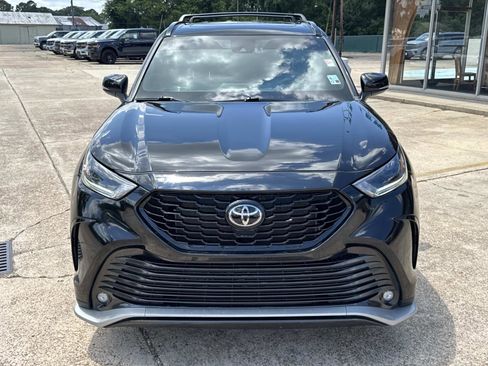 Used 2024 Toyota Highlander XSE image 2