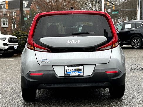 Used 2022 Kia Soul LX w/ Technology Package image 4