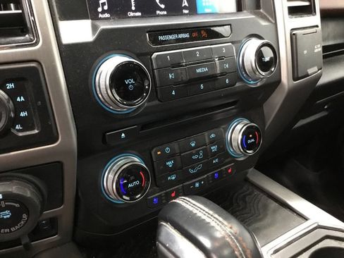 Used 2018 Ford F150 Platinum w/ Equipment Group 701A Luxury AWD/4WD image 24