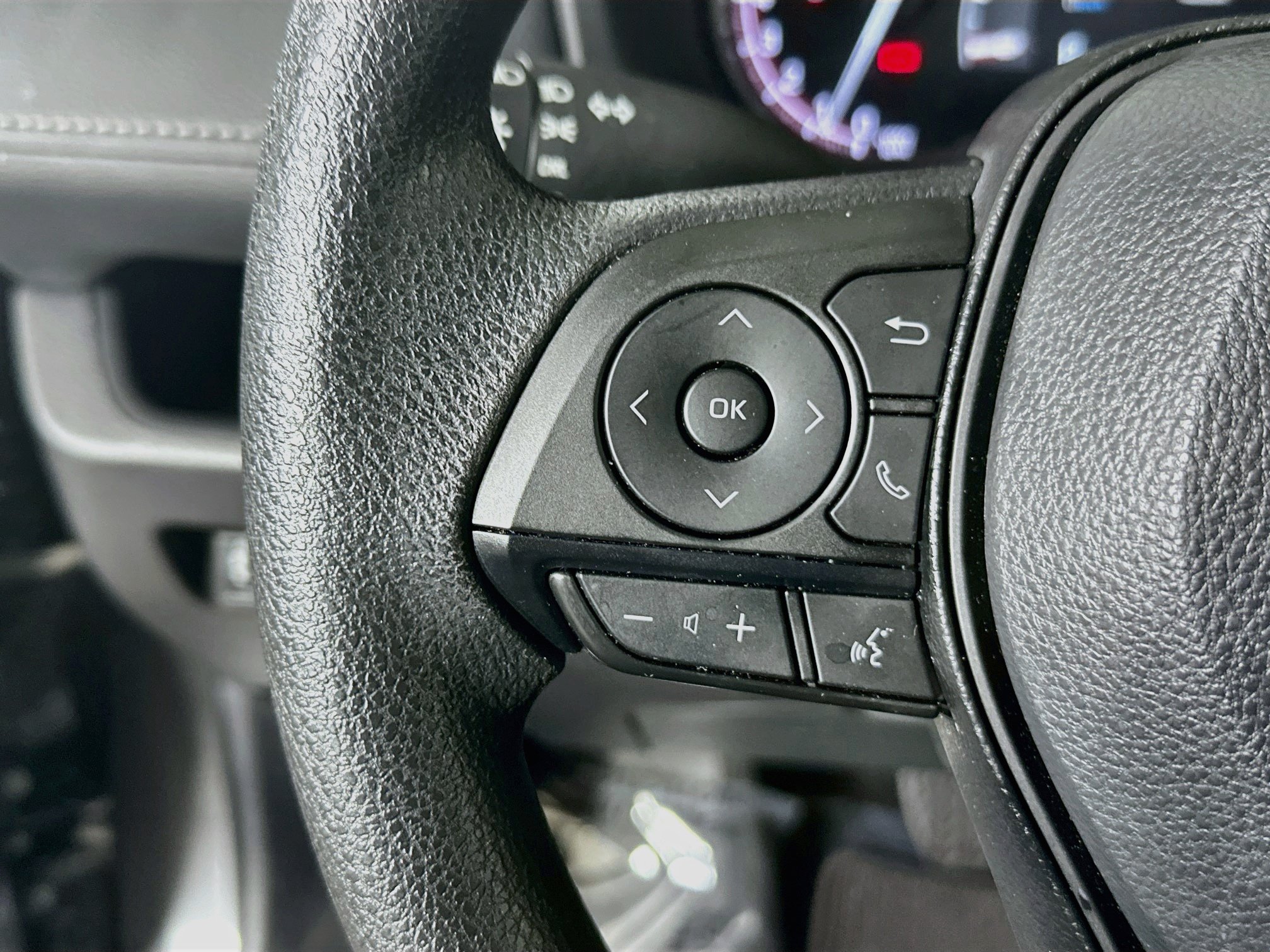 Certified 2025 Toyota RAV4 LE FWD image 16