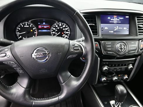 Used 2020 Nissan Pathfinder SV image 17